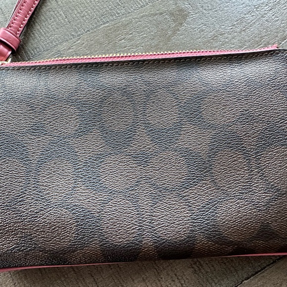 Coach Wristlet. Used, Excellent Condition - Picture 3 of 3